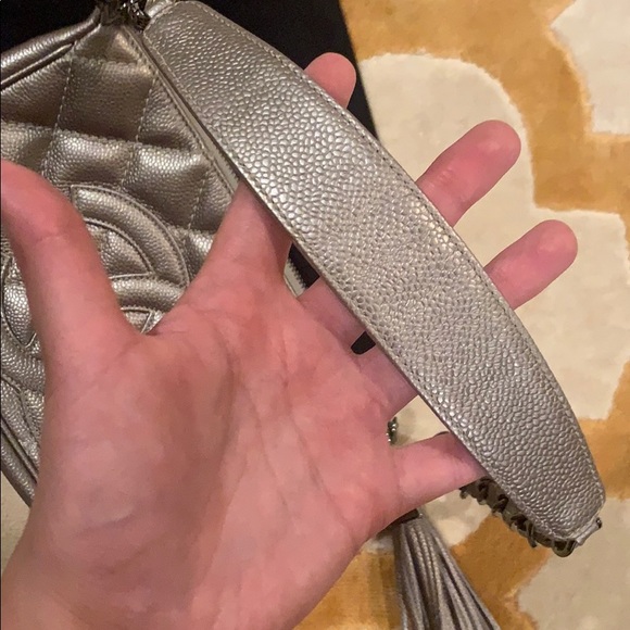 Silver Chanel shoulder bag with tassel - Picture 3 of 5